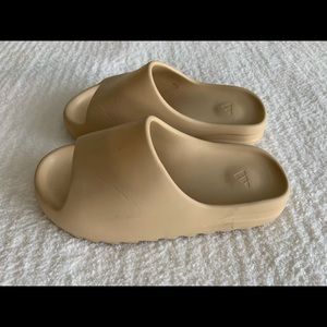 Yeezy Slide - Desert Sand